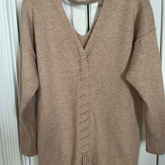 Oatmeal colored v neck sweater - Picture 2 of 4